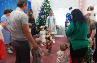 Новогодний утренник в группе раннего возраста Новогодний утренник в группе раннего возраста.